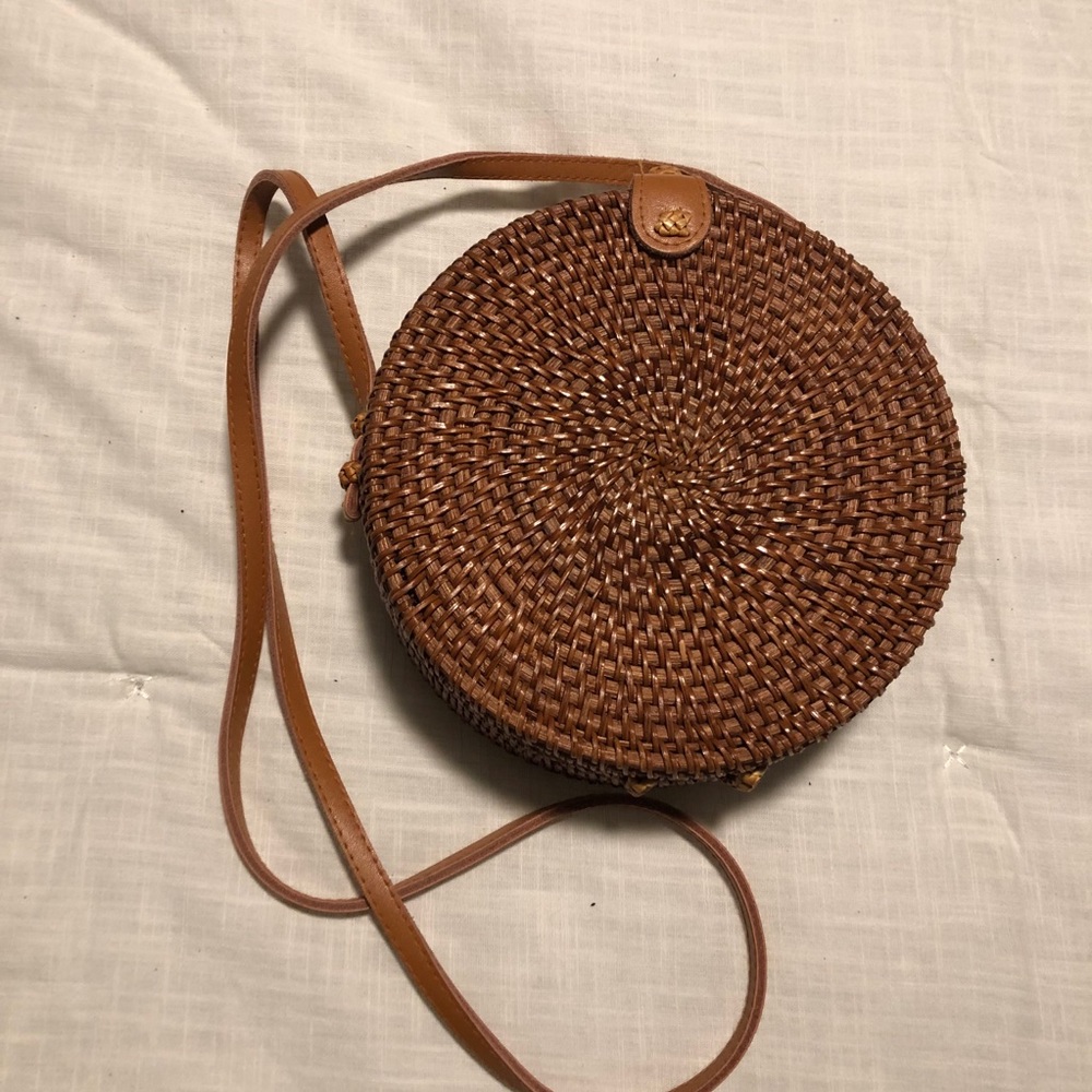 Round picnic purse